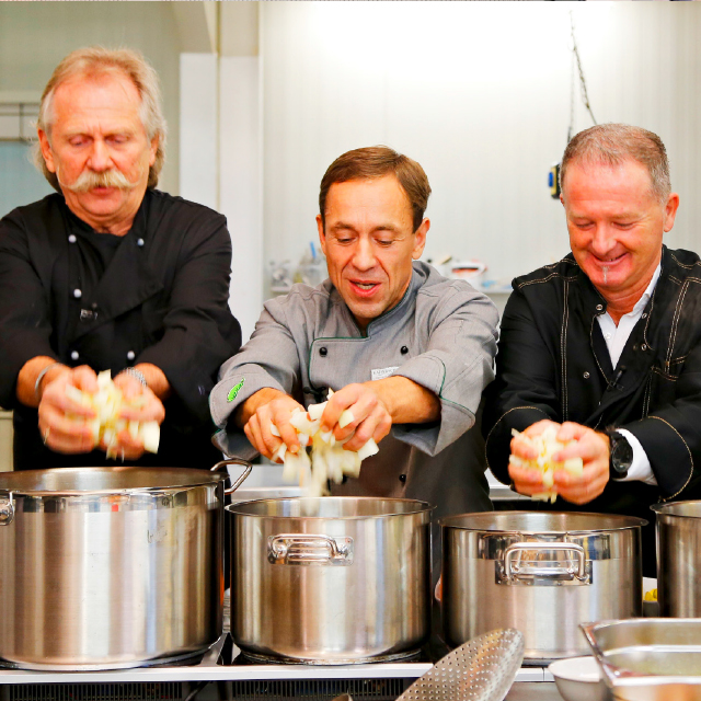 Weihnachtsessen im Lobby-Restaurant mit Henning Krautmacher, André Karpinski, Michi Schläger und John Parsons (v.l.n.r.) © Daniela Decker/Express