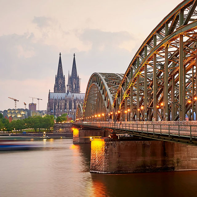 Kölner Dom und Hohenzollernbrücke © KoelnTourismus GmbH/Dieter Jacobi