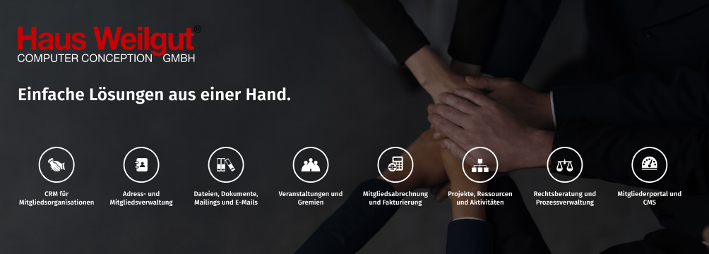 Menschliche Hände übereinander symbolisieren Teamarbeit vor schwarzem Hintergrund mit Firmenlogos und Text