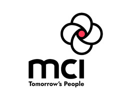 MCI Logo mit vier schwarzem Linien, rotem Punkt in der Mitte und dem Slogan Tomorrow's People