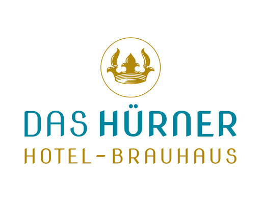 Logo von Das HÜRNER Hotel-Brauhaus mit goldener Krone und blau-gelber Schrift auf weißem Hintergrund