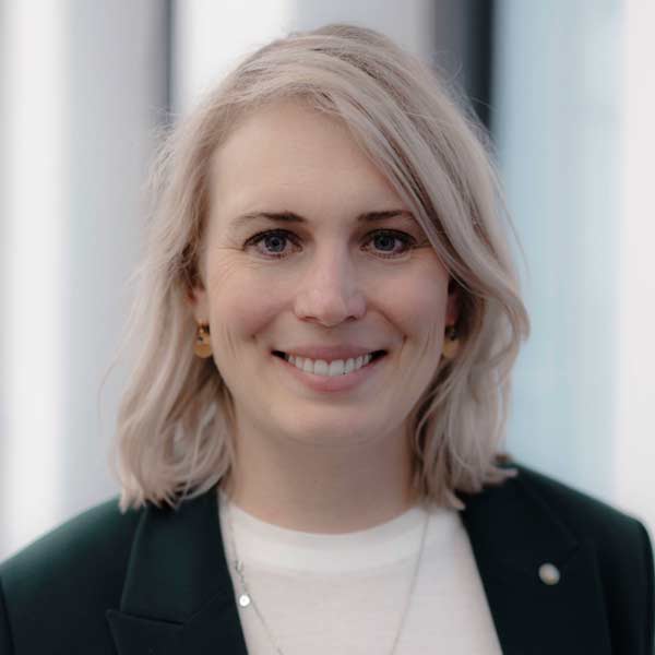 Dr. Lisa Irwin-Broß